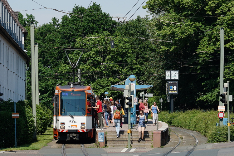 Datei:539 05.06.2019 Bielefeld, Schildescher Str., Haltestelle Johannesstift.jpg