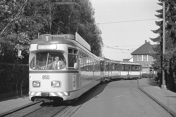 Datei:850 14.05.1982 Bielefeld, Karl-Pawlowski-Str (Wendeschleife Kattenkamp).jpg