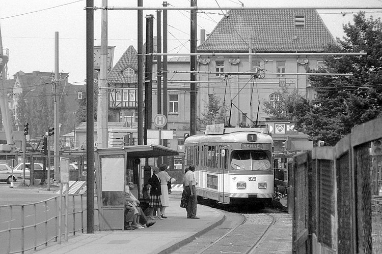 Datei:829 25.06.1982 Bielefeld, Haltestelle Berliner Platz.jpg