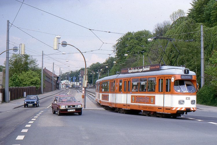 Datei:839 16.05.1987 Bielefeld-Brackwede, Haltestelle Brackwede Bahnhof.jpg