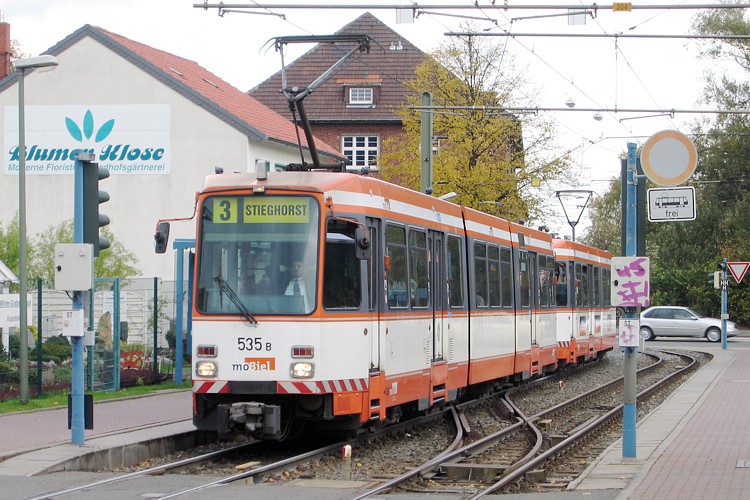 Datei:535 25.10 2004 Bielefeld, Haltestelle Sieker-Mitte.jpg