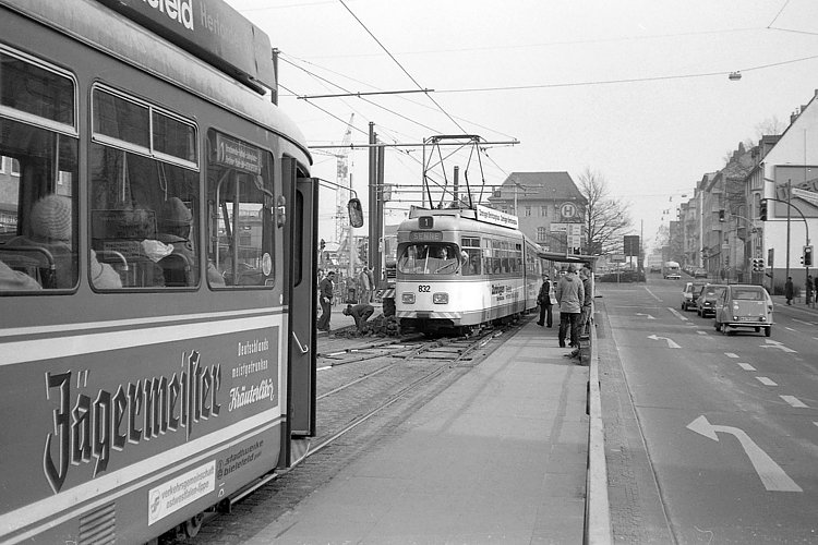 Datei:832 20.03.1982 Bielefeld, Haltestelle Berliner Platz.jpg