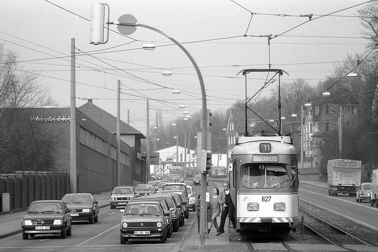 Datei:827 05.03.1985 Bielefeld Brackwede, Haltestelle Brackwede Bahnhof.jpg