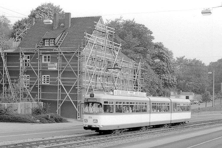 Datei:804 05.1984 Bielefeld, Artur-Ladebeck-Straße Lönkert.jpg