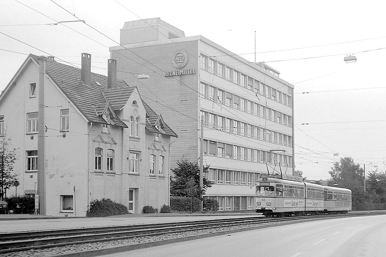Datei:846 03.10.1981 Bielefeld, Artur-Ladebeck-Straße Eggeweg.jpg