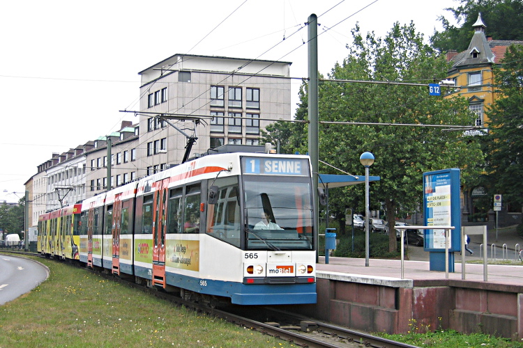 Datei:565 09.07.2005 Bielefeld, Haltestelle Adenauerplatz.jpg