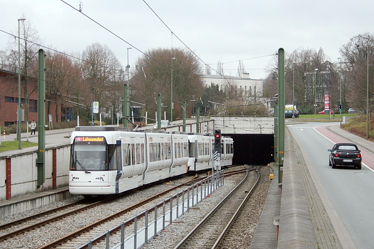 Datei:5001 29.12.2011 Bielefeld, Kurt-Schumacher-Straße, Tunnelrampe.jpg