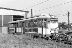 807 18.07.1983 Edingen, Wagenhalle.jpg