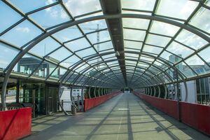 03.07.2022 Haltestelle UNI Brücke Richtung Universität.jpg