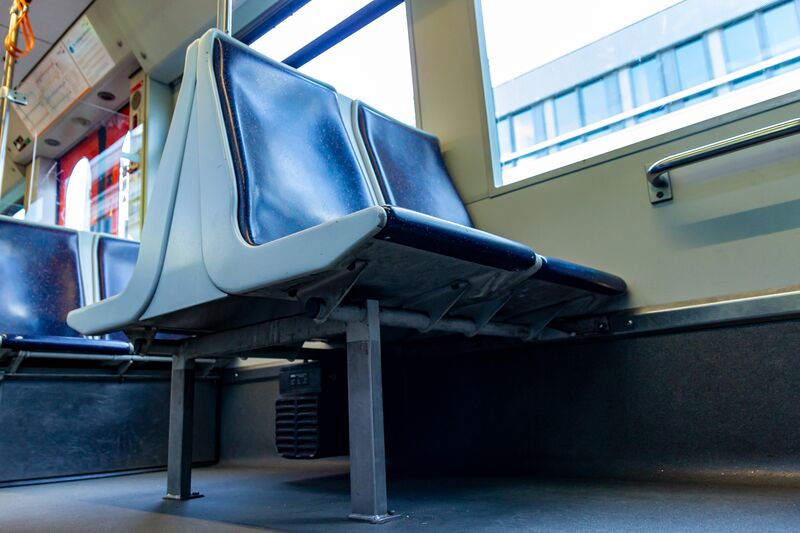 Datei:20221005 M8D 560 Interieur Bestuhlung.jpg