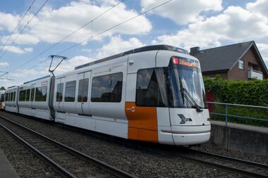 02.06.2022 GTZ8-B 5017 Haltestelle ELP.jpg