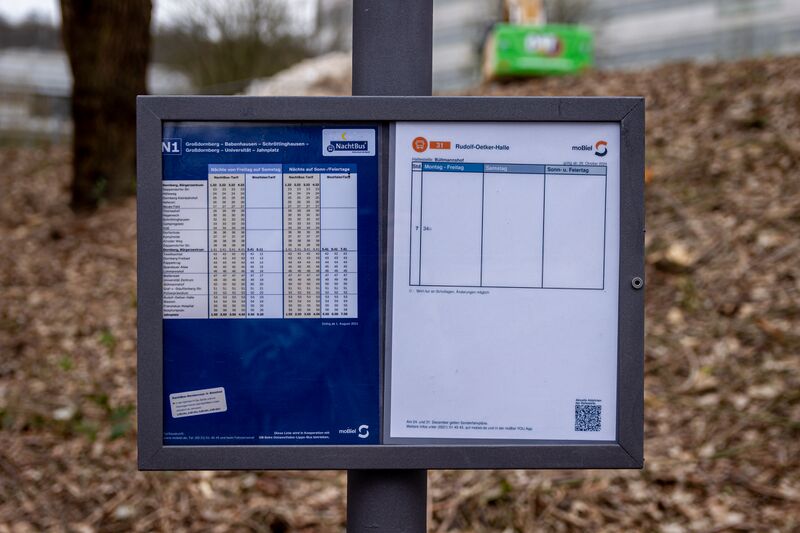 Datei:BUL Nachtbushaltestelle Fahrplan.jpg
