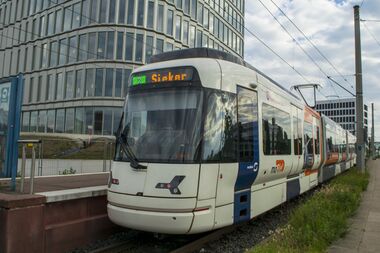 10.06.2022 GTZ8-B 5002 Haltestelle SCO.jpg