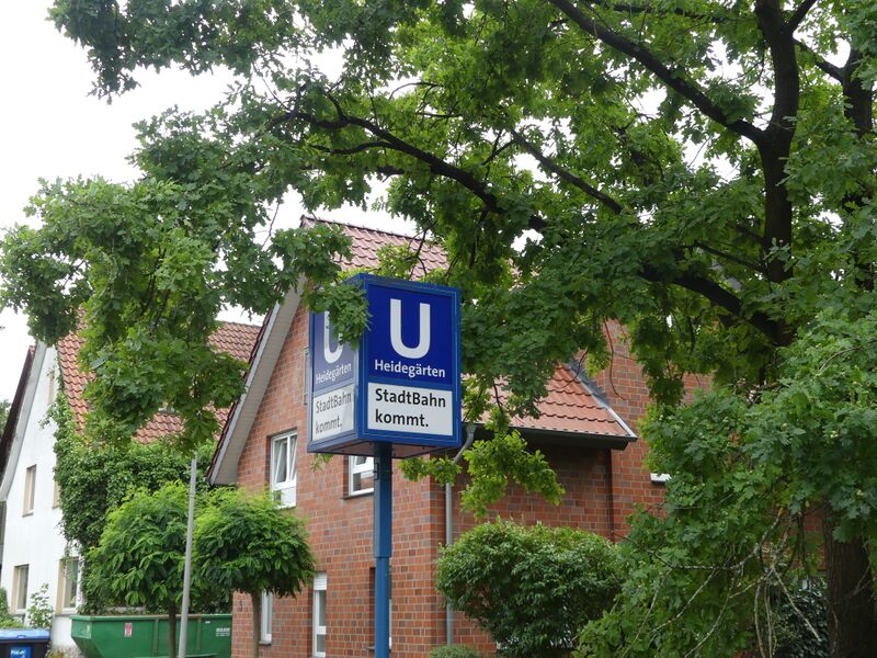 Datei:Heidegärten U-Bahn-Schild.jpeg