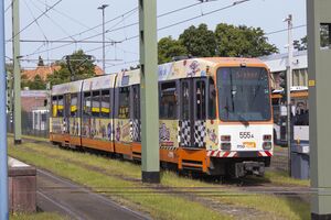 M8C 555 im Überholgleis der Endhaltestelle Sieker bei der Abschiedsfahrt am 29.05.2023.