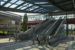 03.07.2022 Haltestelle UNI Zugänge.jpg